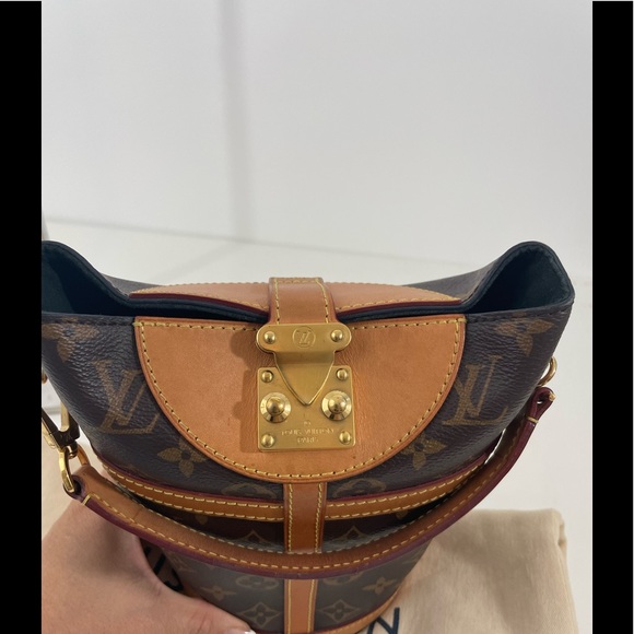 ❤️LOUIS VUITTON❤️
Monogram Duffle Bag - Picture 4 of 13